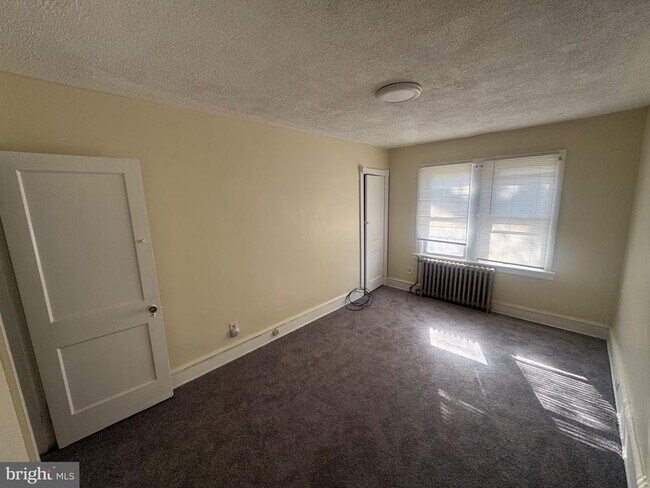 Building Photo - 2410 N Monroe St