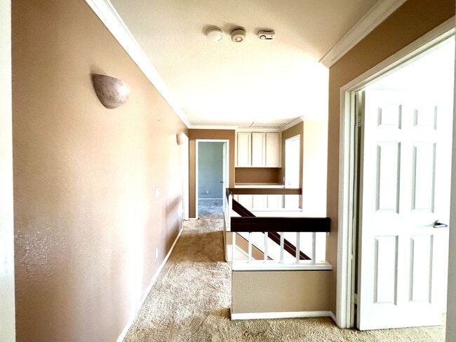 Building Photo - Beautiful 4 Bedroom, 2.5 Bath Single Famil...
