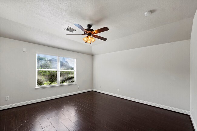 Building Photo - 2123 Enchanted Park Ln