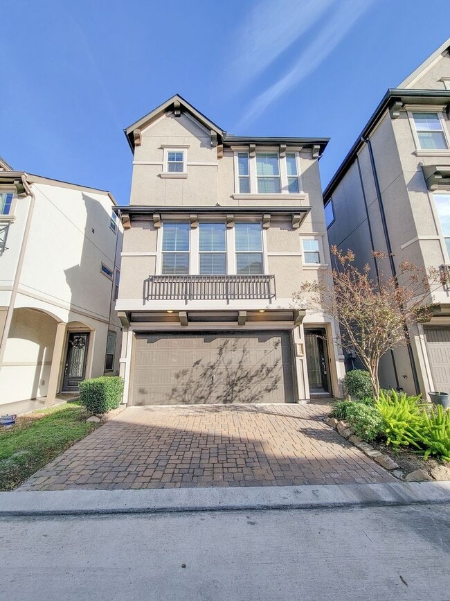 Building Photo - A stunning 4-story home perfectly situated in the heart of Spring Branch!