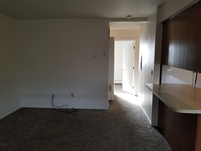 Interior Photo - 460 GROVE