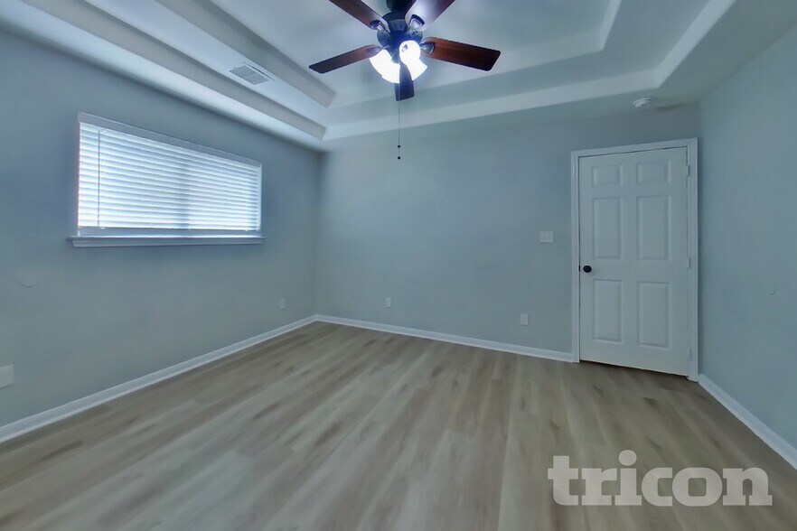 Building Photo - 10951 Royal Forest Dr