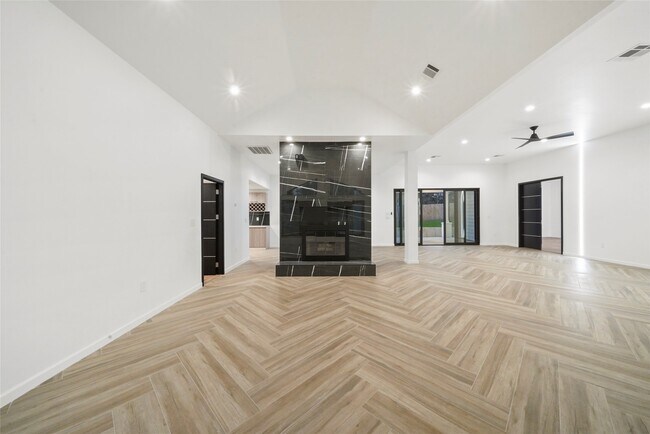 Building Photo - 2438 Carriage Lamp Ln