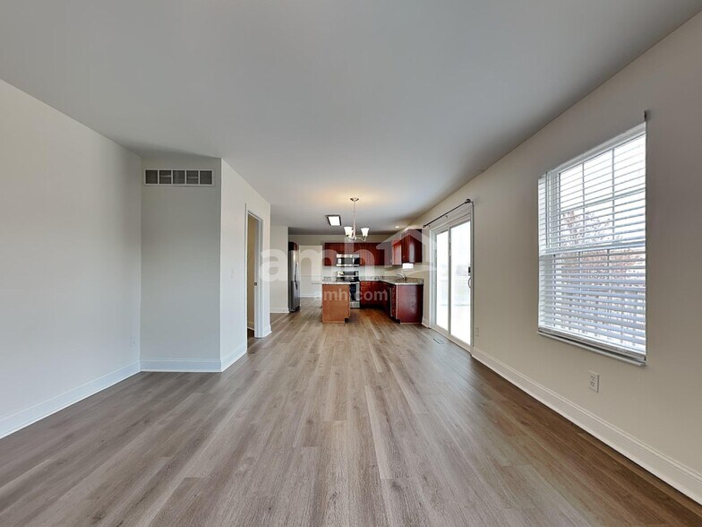 Building Photo - 2243 Bluegrama Dr