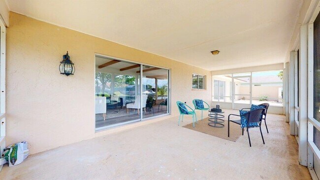 Building Photo - 10 Coral Reef Ct S