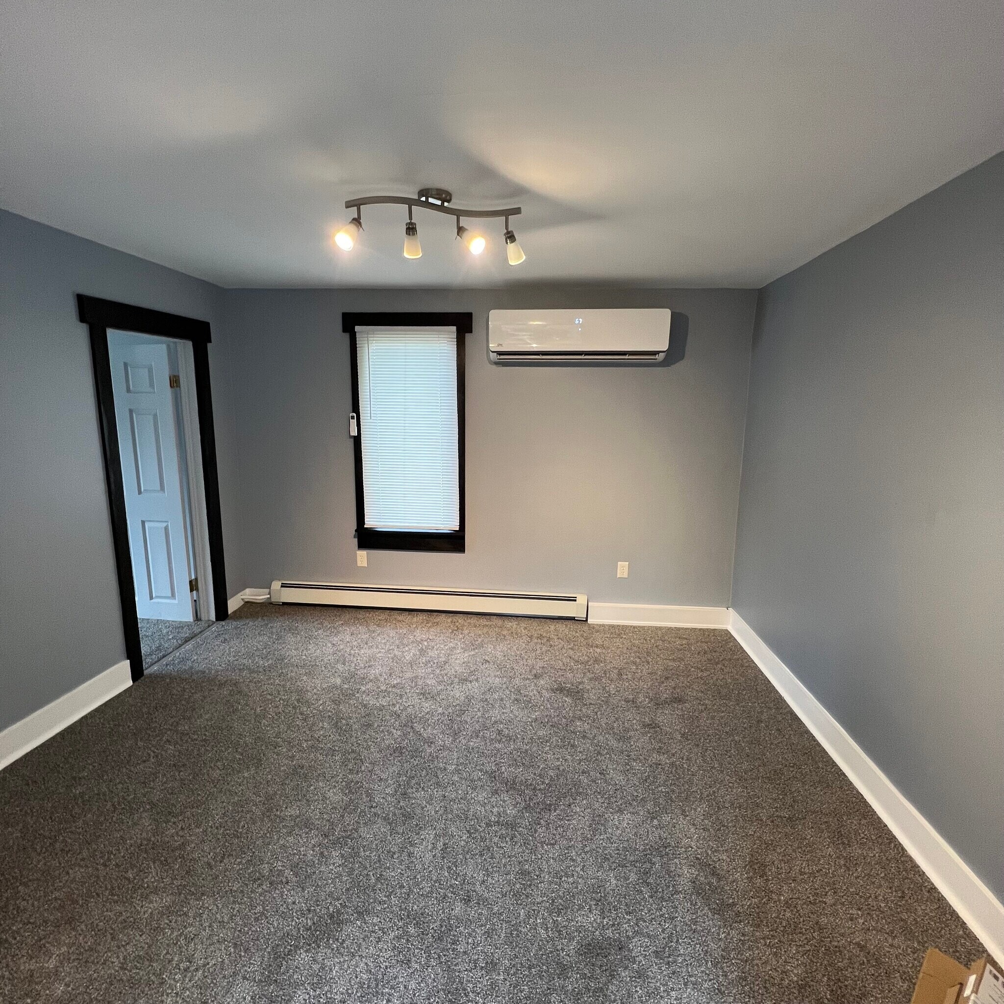 Living room - 40-2 Oak St