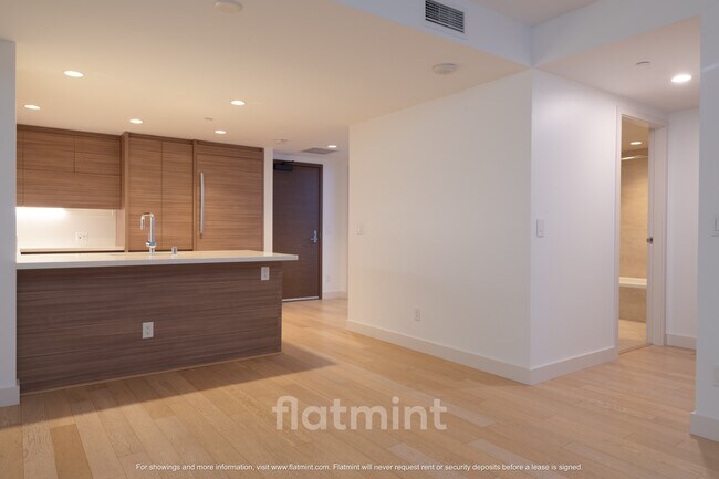 Building Photo - 583 Battery St