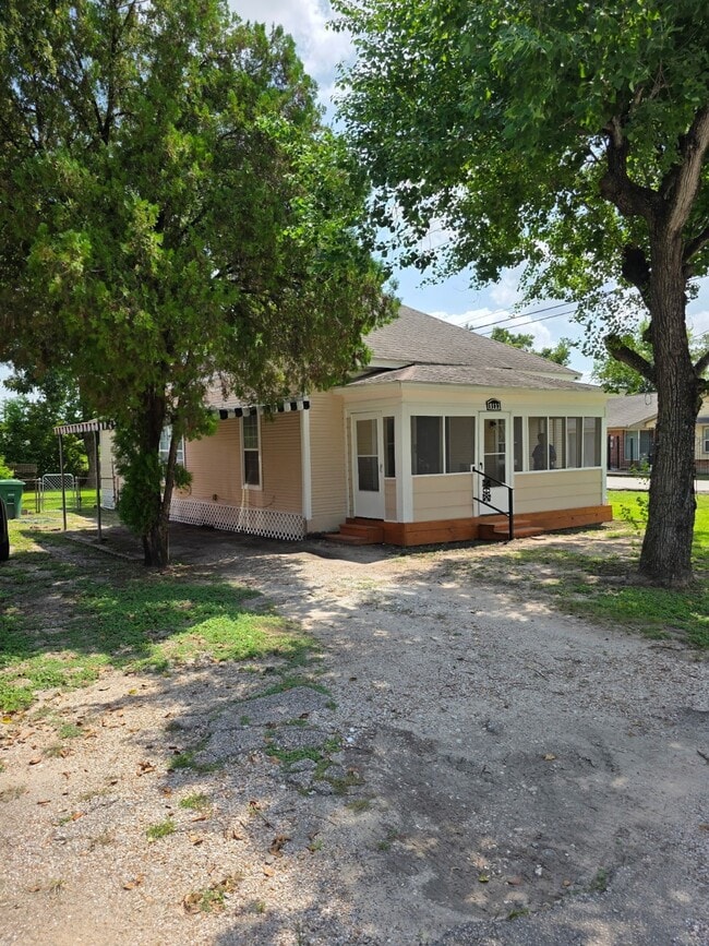 Building Photo - 8133 Brandon St
