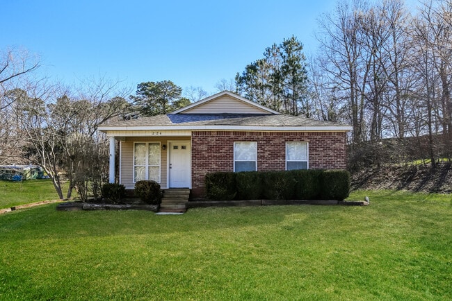 Building Photo - 224 Sylvan Dr