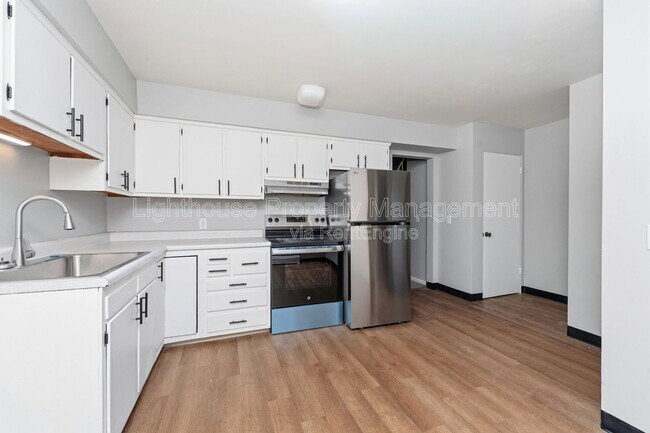 Building Photo - 1926 Sunnyside Dr