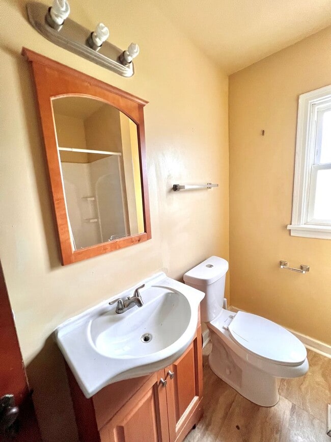Building Photo - Beaver Falls - 2 bedroom 1 Bath Home