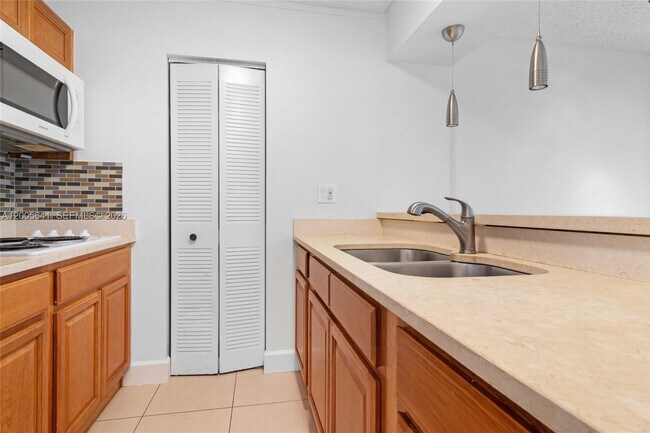 Building Photo - 850 N Miami Ave