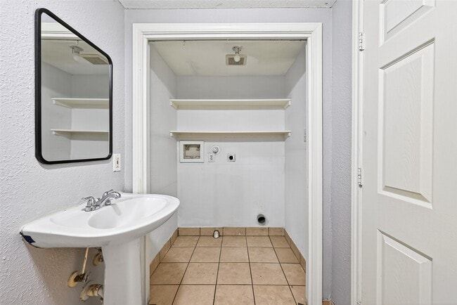 Building Photo - 9629 Sunnywood Dr