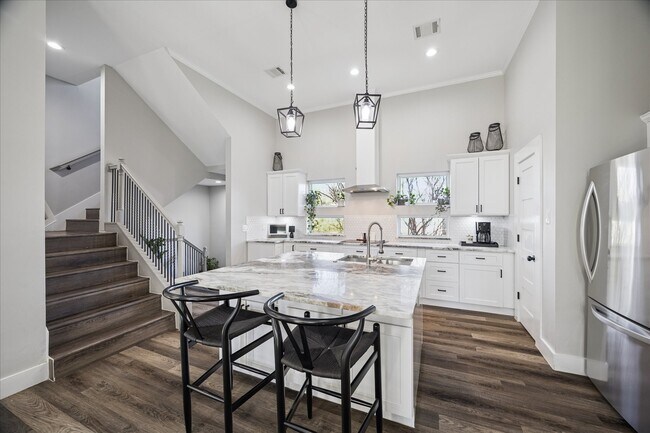 Building Photo - 2108 Oatfield Dr