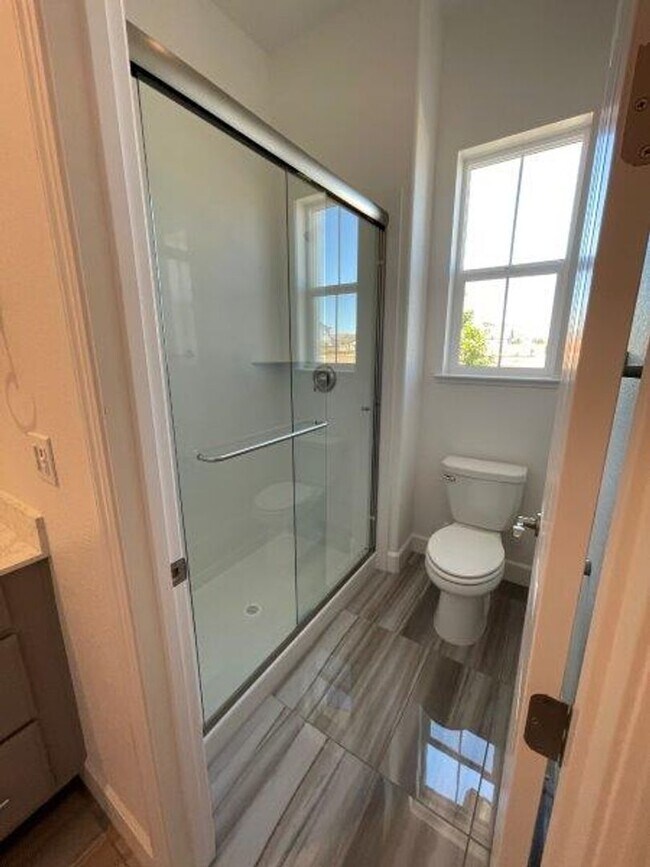 Building Photo - Fabulous Single Level 4 Bedroom in 95757