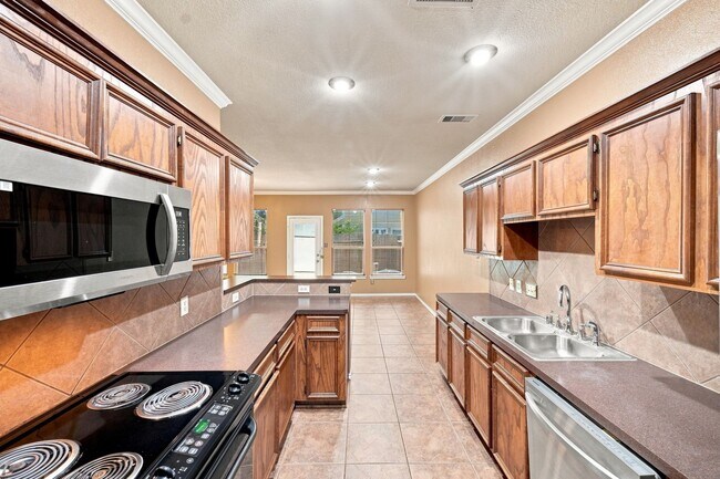 Building Photo - 16551 Pentonshire Ln