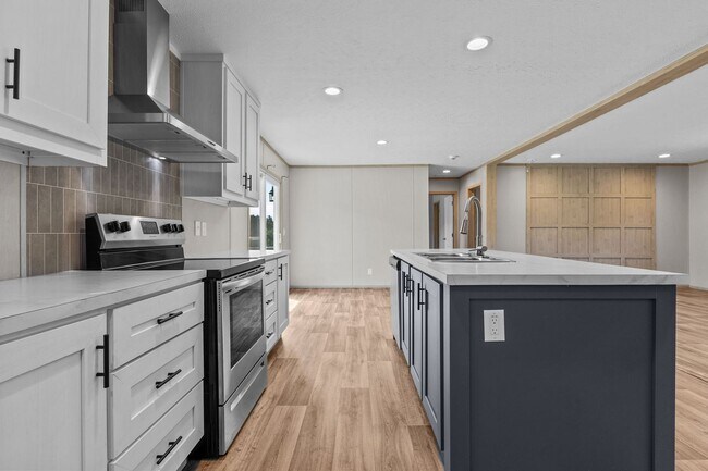Building Photo - New build home on a spacious lot!