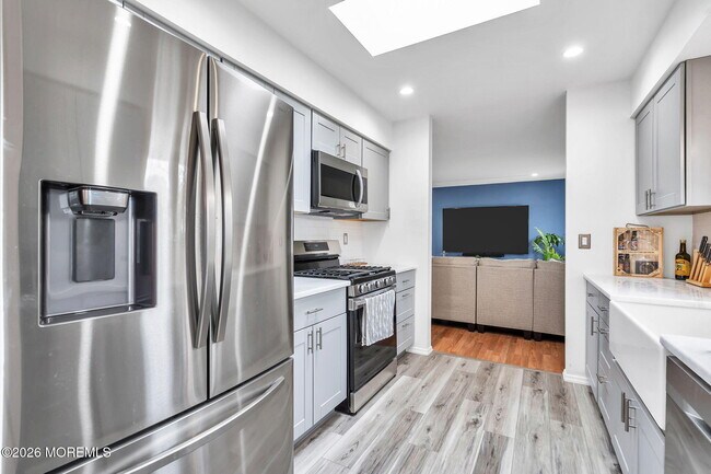 Building Photo - 658 Driftwood Pl