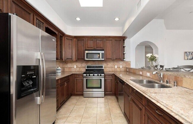 Building Photo - 1835 S Barrington Ave