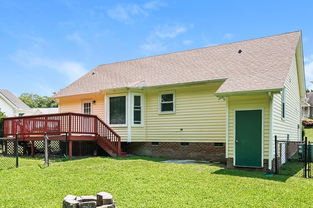 Building Photo - 1024 Holly Pointe Dr