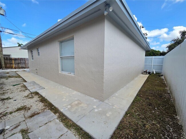 Building Photo - 242 NW 51st Ave