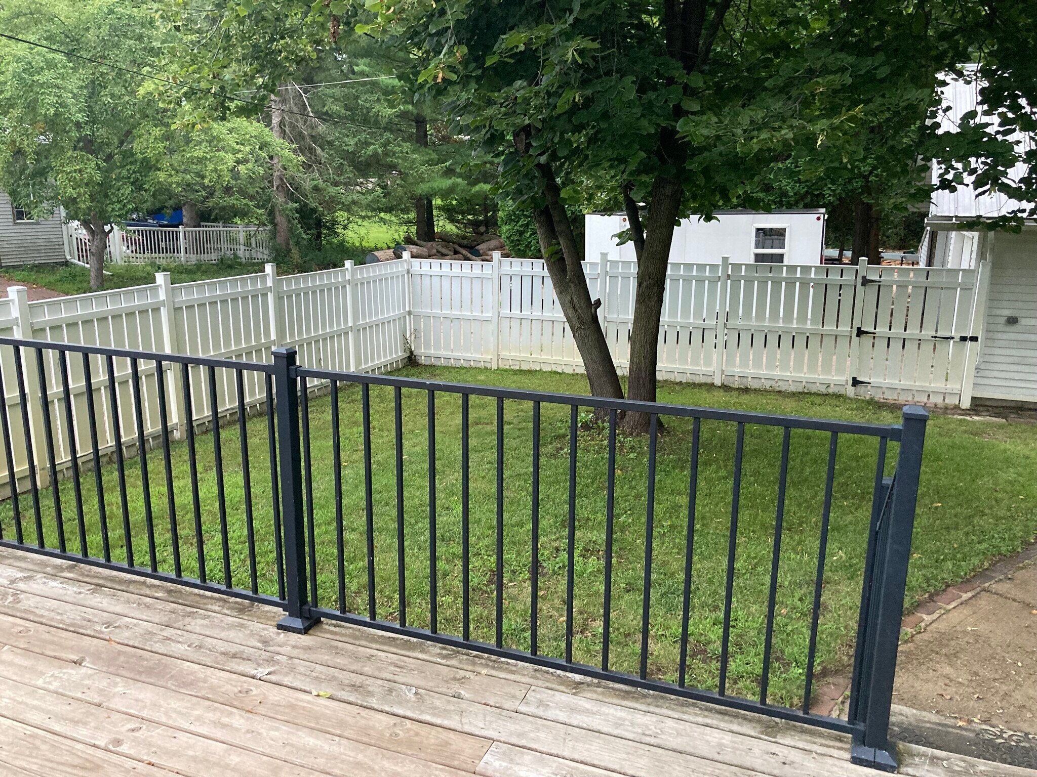 3080A Fenced Yard - 3080 Perrot Ave S