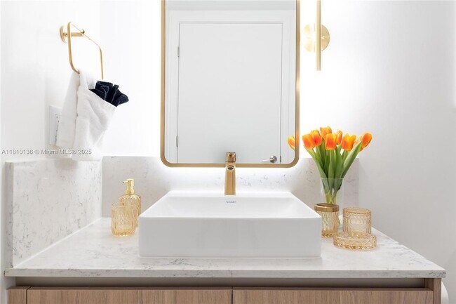 Building Photo - 159 NE 6th St