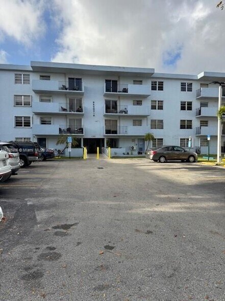 Primary Photo - 1221 SW 122nd Ave