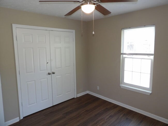 Building Photo - 35 Ashwood Ct