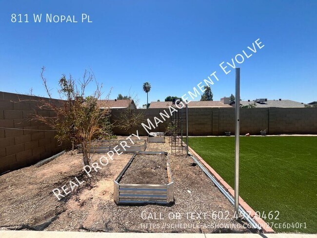 Building Photo - 811 W Nopal Pl