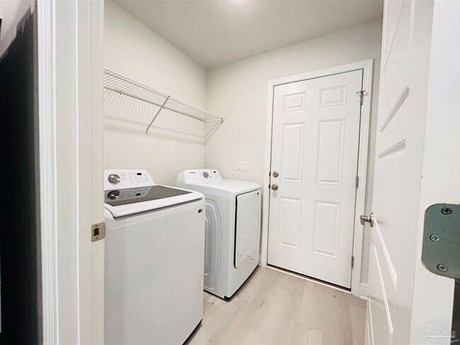 Building Photo - 1715 Leigh Lp