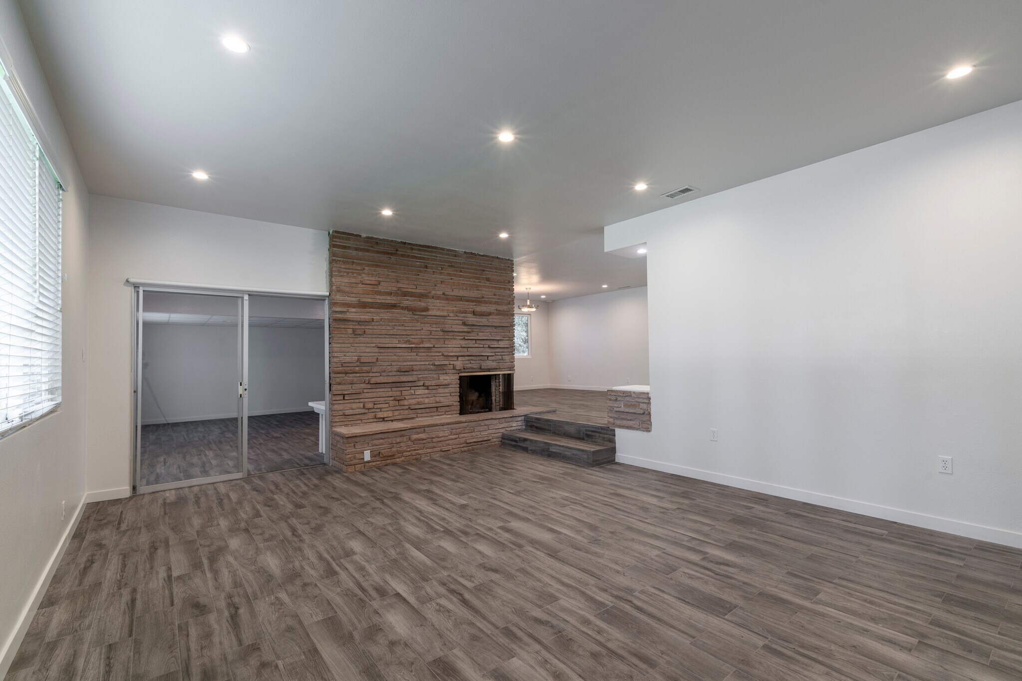 Building Photo - 129 E Loop Dr