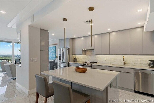 Building Photo - 2200 S Ocean Ln