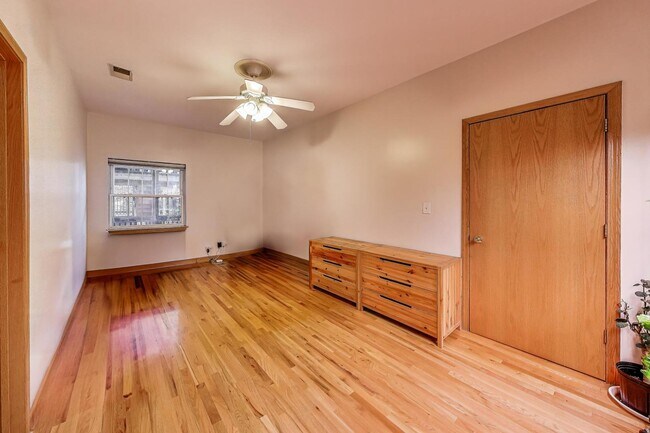 Building Photo - 2745 W Le Moyne St