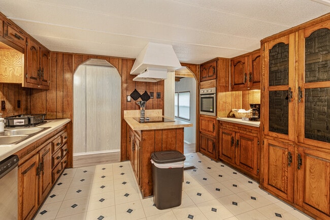 Building Photo - 112 Queenswood Dr