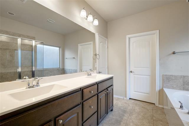 Building Photo - 15820 Oak Pointe Dr