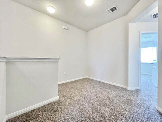 Building Photo - 513 N Heatherwilde Blvd