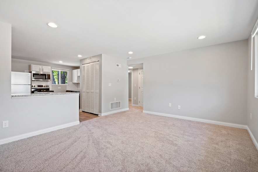 Building Photo - 135 Walnut St