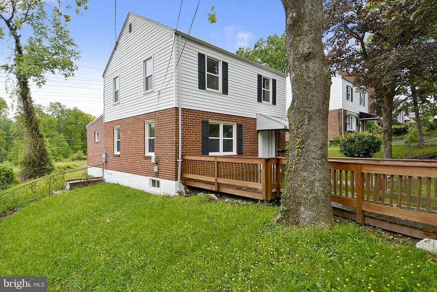 Building Photo - 909 Fairview Ave