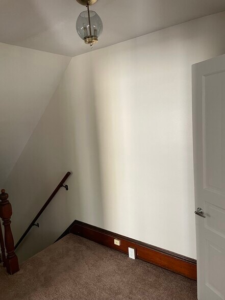 Building Photo - 146 Analomink St