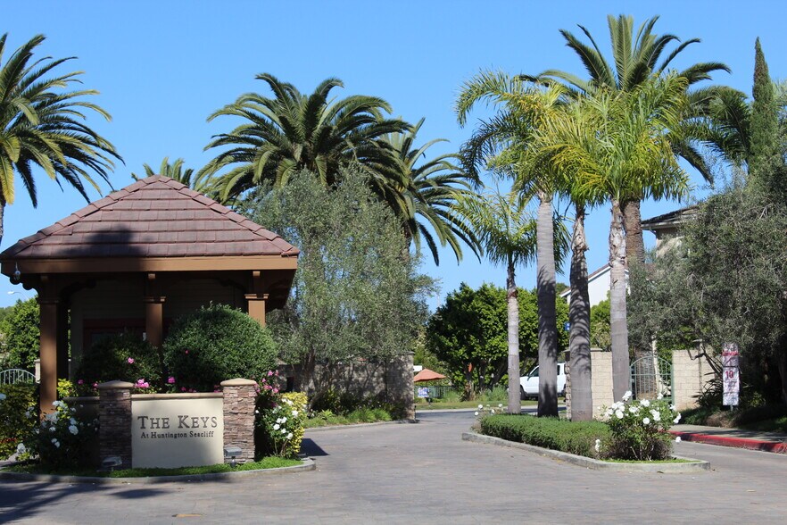 Building Photo - 7666 Park Bay Dr