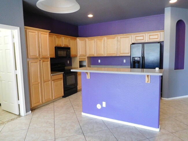 Building Photo - Lovely Single level with 4 Bed ,2 Bath and 3 Car Garage!