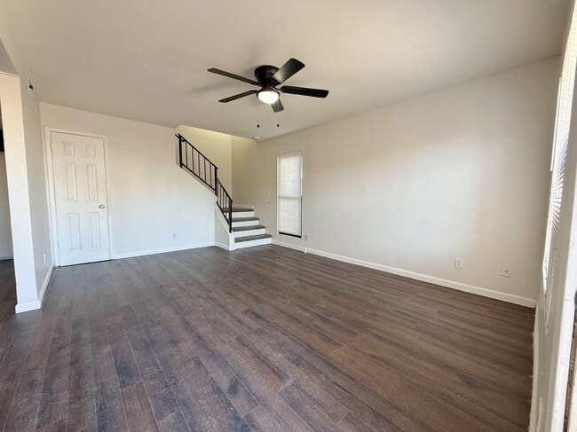 Building Photo - 5220 W Lynwood St