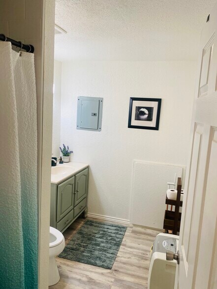 Building Photo - 1038 Marbo Ter