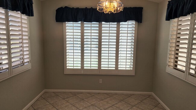 Building Photo - 3 Bedroom Home in Westbank Estates Near E ...