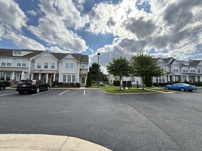 Building Photo - 8049 Ellendale Dr