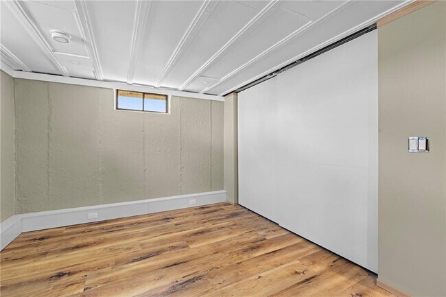 Building Photo - 331 3rd Beach Rd