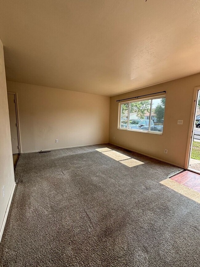Building Photo - 3 Bedroom, 1 Bathroom Near Fort Carson - A...