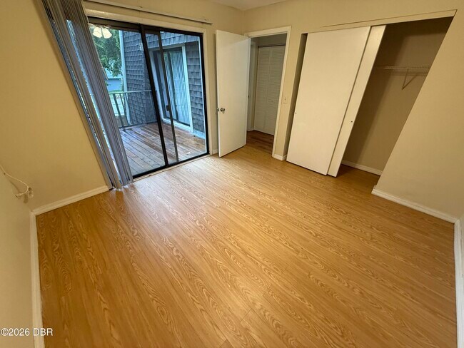 Building Photo - 71 Springwood Square