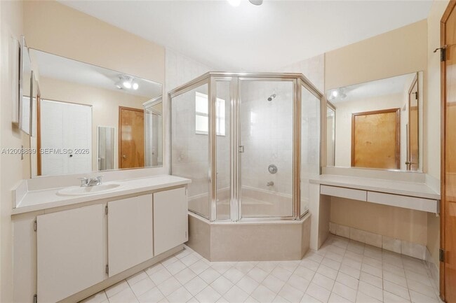 Building Photo - 631 SW 88th Ct